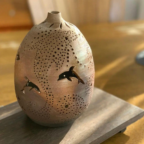 海のイルカ達の物語 焼き締め窯変の金色が美しいランプシェード癒しの