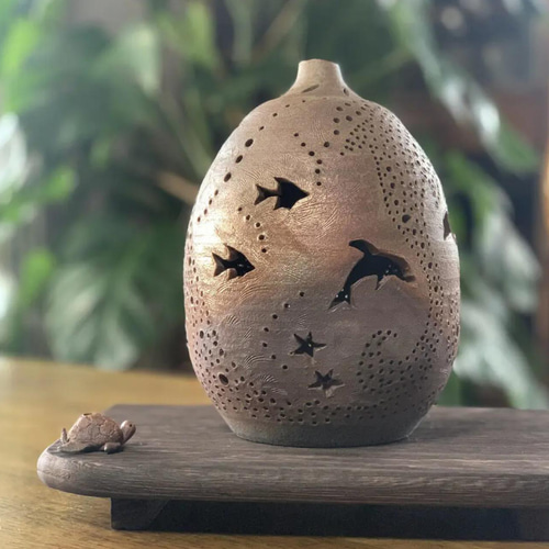 海のイルカ達の物語 焼き締め窯変の金色が美しいランプシェード癒しの