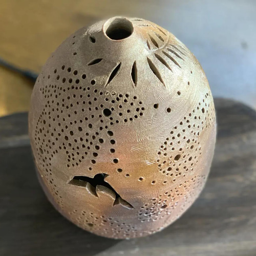 海のイルカ達の物語 焼き締め窯変の金色が美しいランプシェード癒しの