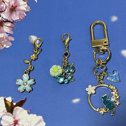 【 送料無料 】♡〈　Spring charm set  〉ブルー系カラーチャーム3点セット♡猫 蝶 桜の花びら 2枚目の画像