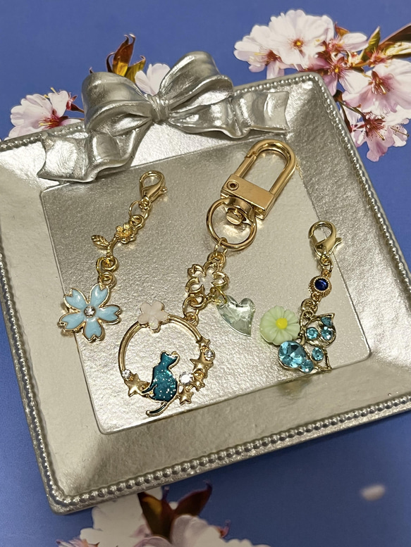 【 送料無料 】♡〈　Spring charm set  〉ブルー系カラーチャーム3点セット♡猫 蝶 桜の花びら 3枚目の画像
