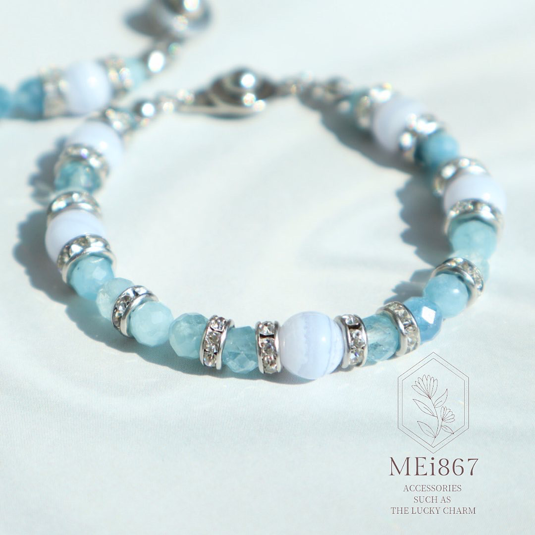 【ラスト１点】アクアマリンとブルーレースアゲートの天然石ブレスレット　キラキラ　ブルー　水色　青　3月誕生石　お守り