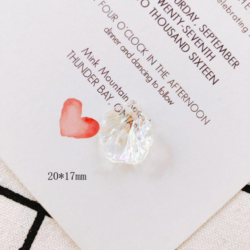 専用♡オランダ きらきら貝殻オーナメントプレゼント♡ 10個】花びら シェルチャーム きらきら 透明 樹脂 貝殻 オーロラ DIY