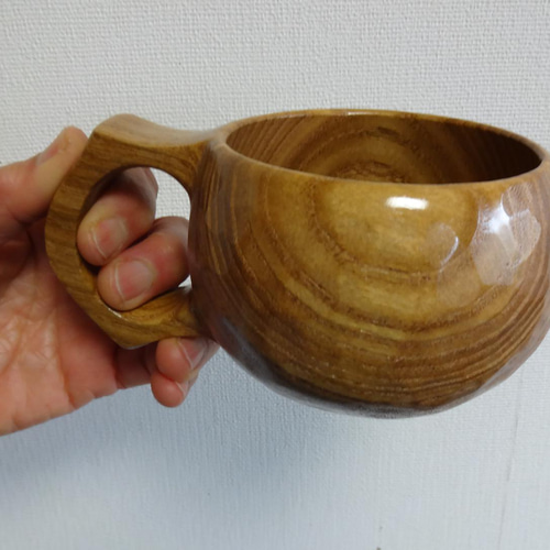 エンジュの木で作った一木彫りコーヒーカップ。 マグカップ 良岳 エンジュの木で作った一木彫りコーヒーカップ。 マグカップ 良岳
