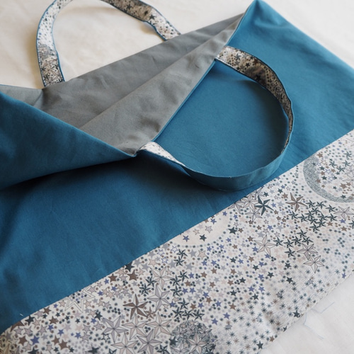 受注生産】クジラ刺しゅうレッスンバッグ リバティ アデラジャ