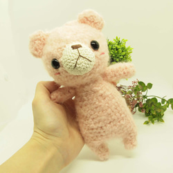 あみぐるみ　フード付きケープのお座りくまさん　レッドピンク あみぐるみ フード付きケープのお座りくまさん レッドピンク