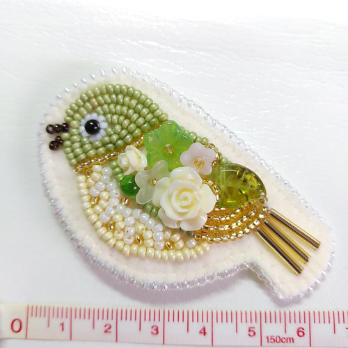 キビタキの立体刺繍ブローチ　ハンドメイド キビタキ 刺繍 ブローチ （ 野鳥 鳥 小鳥 ） ブローチ mame.pii