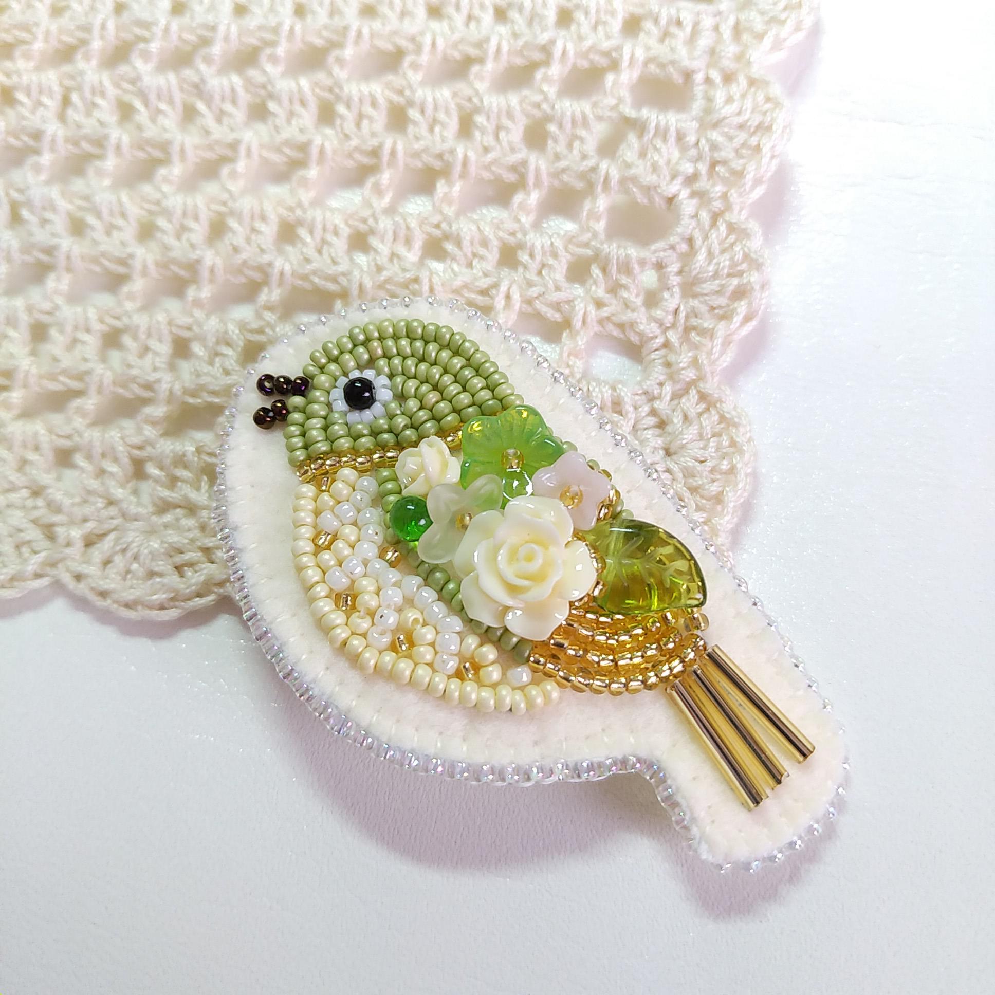 アート　ブローチ　鳥　時計　布　ビーズ　刺繍　芸術 青い鳥* ビーズ刺繍ブローチ ブローチ 月とザリガニ 通販