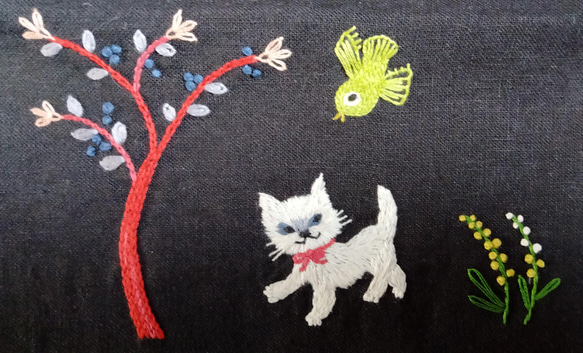 ☆一点物☆手刺繍リネンのポーチ（花畑お散歩猫ちゃん） 1枚目の画像