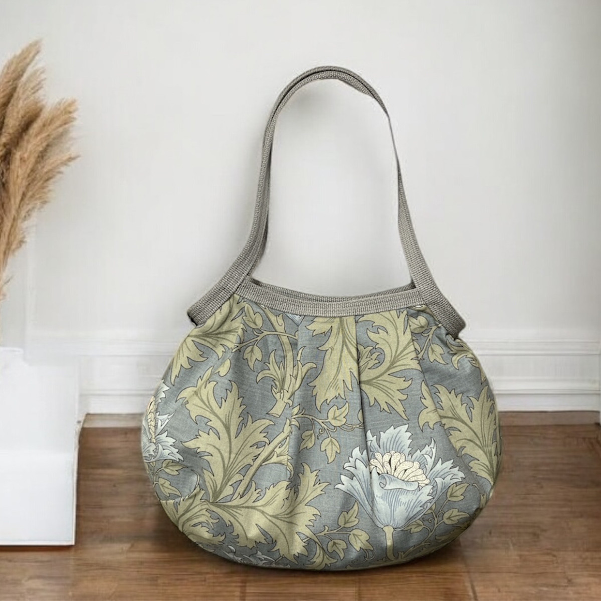 コロンと可愛いショルダーグラニーバッグ　ウィリアムモリス　アネモネ柄　ブルーグレー系