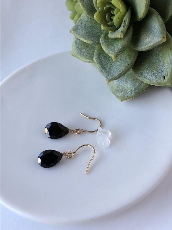 【silver925 18KGP】天然石ブラックスピネルのキラッとクールピアス(イヤリング) 5枚目の画像