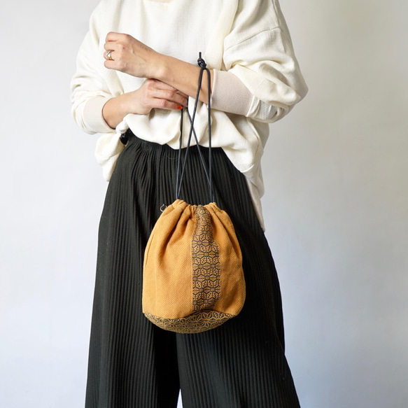 抽繩包（手提包和肩背包2WAY）/橙色/三河棉刺子編織 第2張的照片
