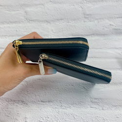 薄マチで使いやすい ハーフ財布 牛革 シュリンクブラック  コンパクト財布 squeeze スクィーズ 2枚目の画像