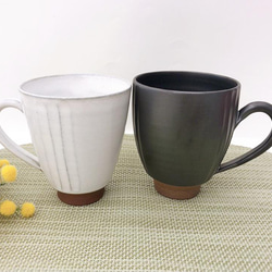 【清水焼】幸　白&黒ペアマグカップ 1枚目の画像