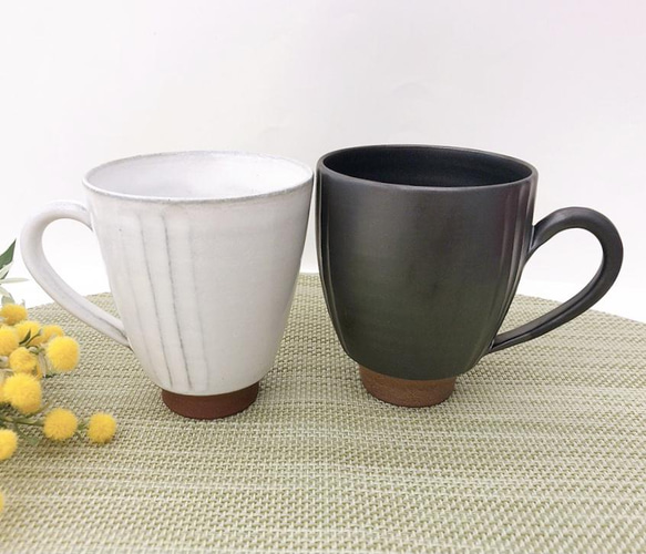 【清水焼】幸　白&黒ペアマグカップ 1枚目の画像