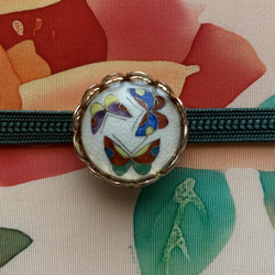 アンティーク薩摩ボタンの雅やかな蝶柄の帯留め「遊びせんとや・・・Ⅱ」 11枚目の画像