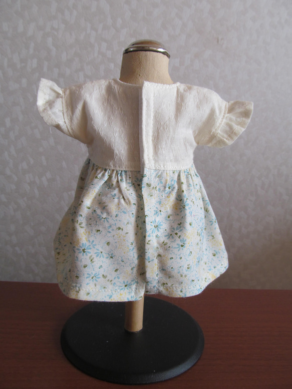 ⁑お人形のお洋服⁑フリル袖のワンピース・薄地.花柄ｄ＊ハンドメイド＊ドール服＊26ｃｍドール 2枚目の画像