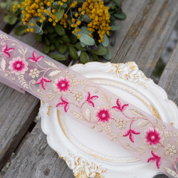 インド刺繍リボンno.144 (25cm・ピンク・花と実・ボタニカル・オーガンジー・チロリアンテープ・ハンドメイド素材) 2枚目の画像