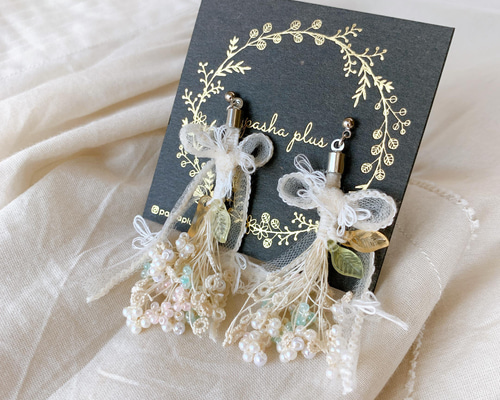 Pfutze】 プフッツェ 霞草 シングルピアス 今日はずっとアトリエで撮影