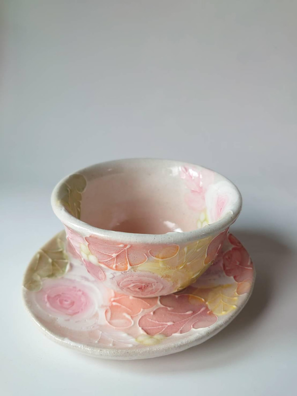 工房ゆずりは　茶菓セット　デフォルメされたピンクの薔薇が綺麗なうつわ　釉彩ローズ　45620 3枚目の画像