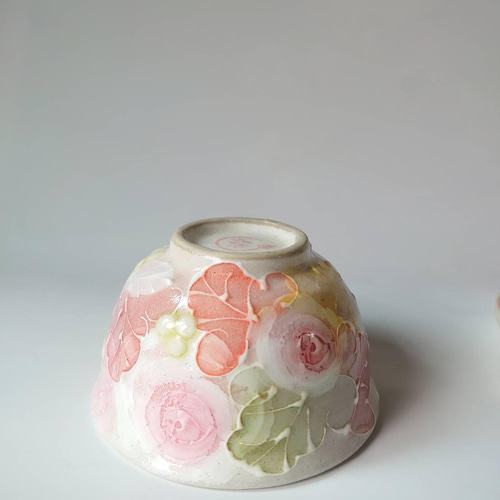 【値下げ中】工房ゆずりは　釉彩ローズ　プチポット　記念品　プレゼント 工房ゆずりは 茶菓セット デフォルメされたピンクの薔薇が綺麗なうつわ
