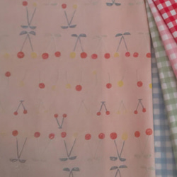 サクランボのランチョンマット  カトラリーポケット(Op)  ピンク&グレー生地   切り替え生地４色 3枚目の画像
