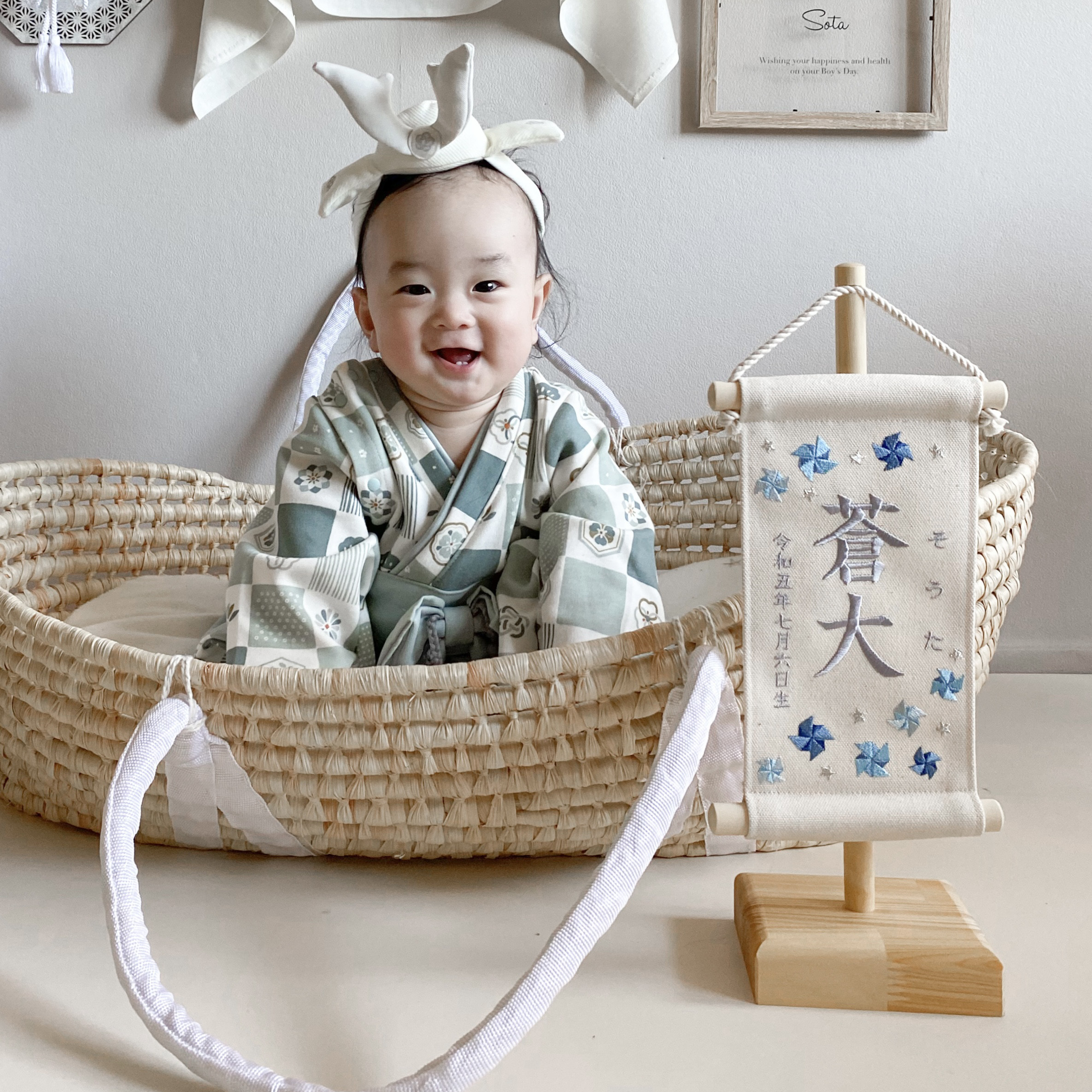 【スタンド付】刺繍名前旗【寒色風車|オフホワイト|小サイズ】命名書 こどもの日 端午の節句 五月人形 男の子 おしゃれ
