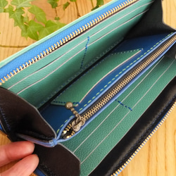 【送料無料】ターコイズとブラック、マリンブルーの配色が美しいラウンドファスナーの総手縫い本革長財布ＴＩＯーＲＮ０３０ 3枚目の画像