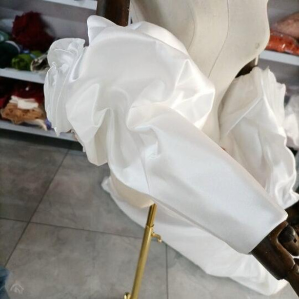 奢華緞面 可拆卸袖子 米白色 肩袖 泡泡袖 帶玫瑰花 可訂購 第6張的照片