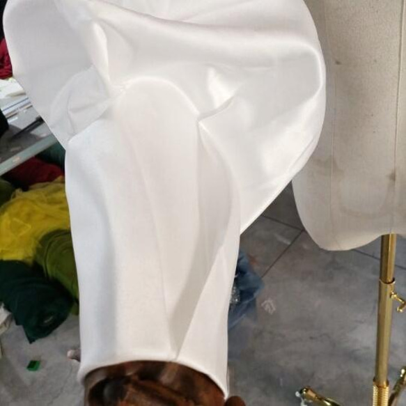 高級サテン 取り外し袖 オフホワイト ショルダーの付け袖 パフスリーブ バラ付き　オーダー可能 5枚目の画像