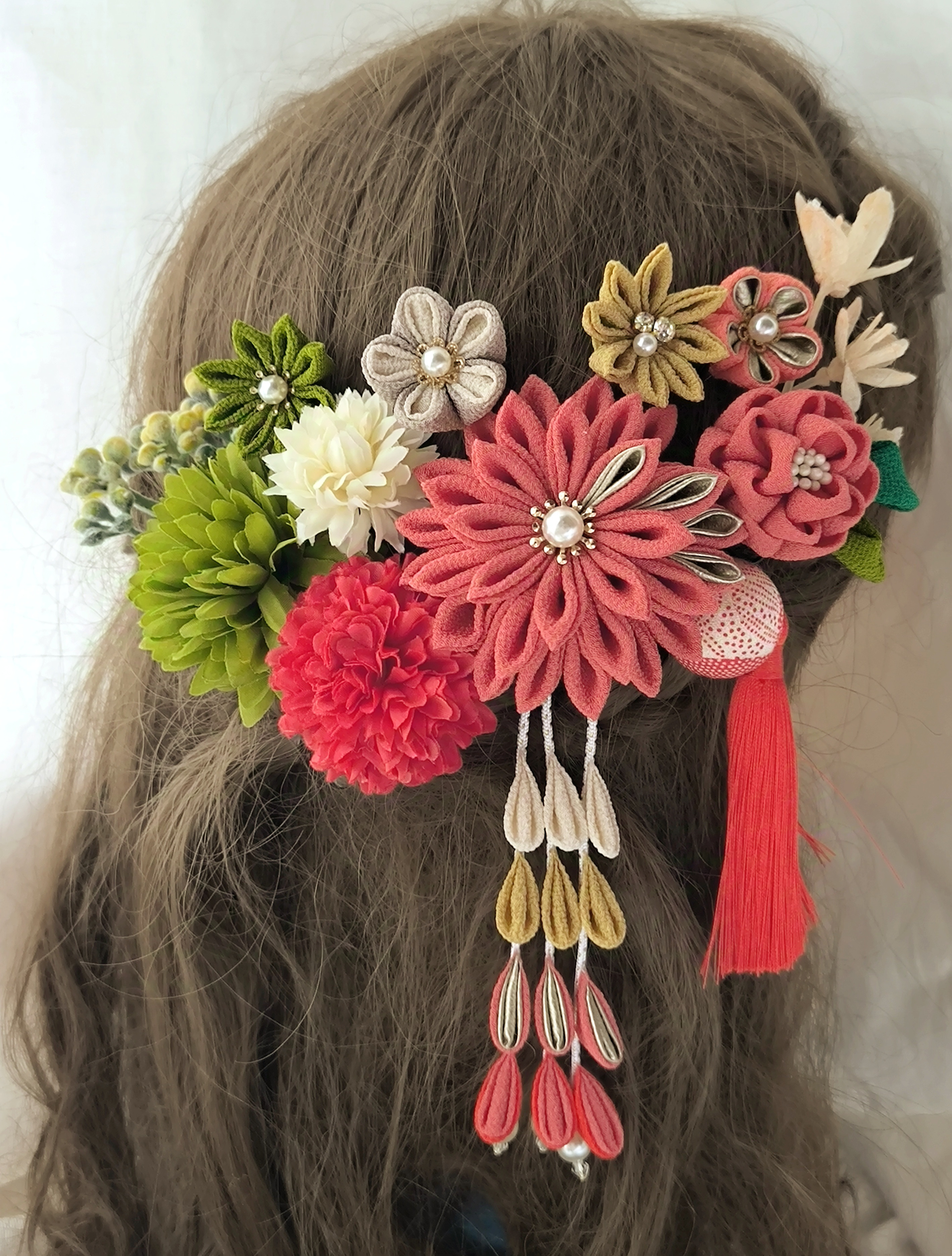 再販　成人式　卒業式　袴　髪飾り　くすみ　朱赤　グリーン　赤　つまみ細工　造花　タッセル　レッド　緑　からし