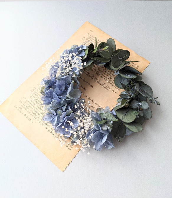 ミニリース紫陽花とユーカリ　ブルーライム　ふわふわ 2枚目の画像