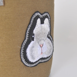 ふんわりうさぎ刺繍（ネザーランドドワーフ・グレー）プランターカバー・小物入れ〈生地色カーキ〉 2枚目の画像