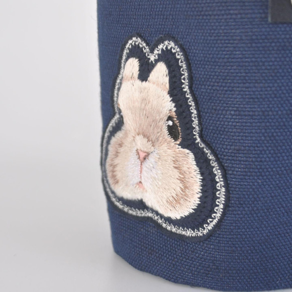 ふんわりうさぎ刺繍（ネザーランドドワーフ・フォーン）プランターカバー・小物入れ〈生地色ネイビー〉 2枚目の画像