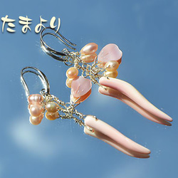 「花弁の舞」ピンクコーラルと淡水パールの耳飾り（イヤリング交換可） 2枚目の画像