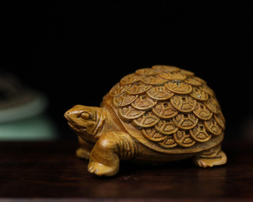 木製亀の彫刻 大型 Yahoo!オークション - Y ① 木彫り 亀 置物 全長38.5㎝ 台座付き