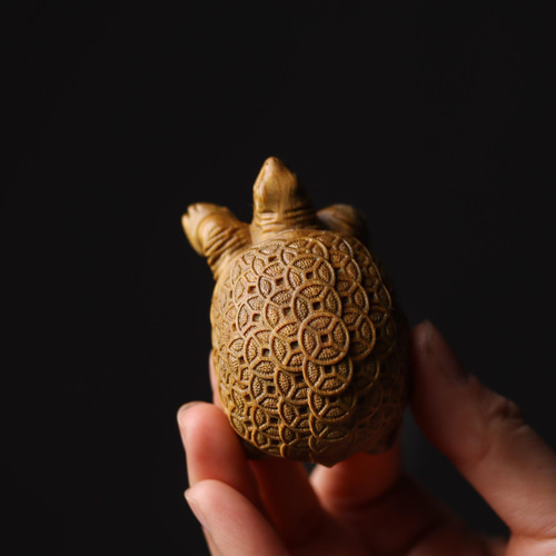 木彫り 彫刻 金銭亀 文房具 書道具 繊細彫刻 木製 カメ 縁起物 彫刻