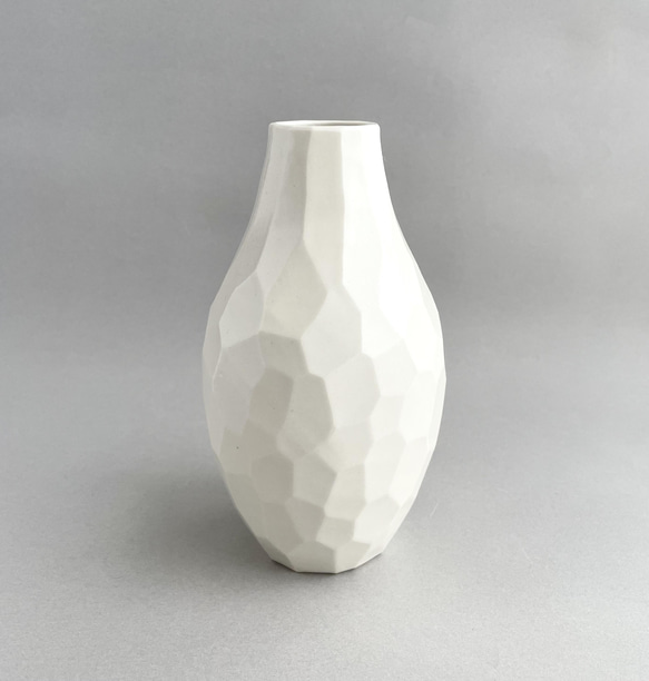 花器 花瓶 (白）Vase (white) 陶磁器製　 2枚目の画像