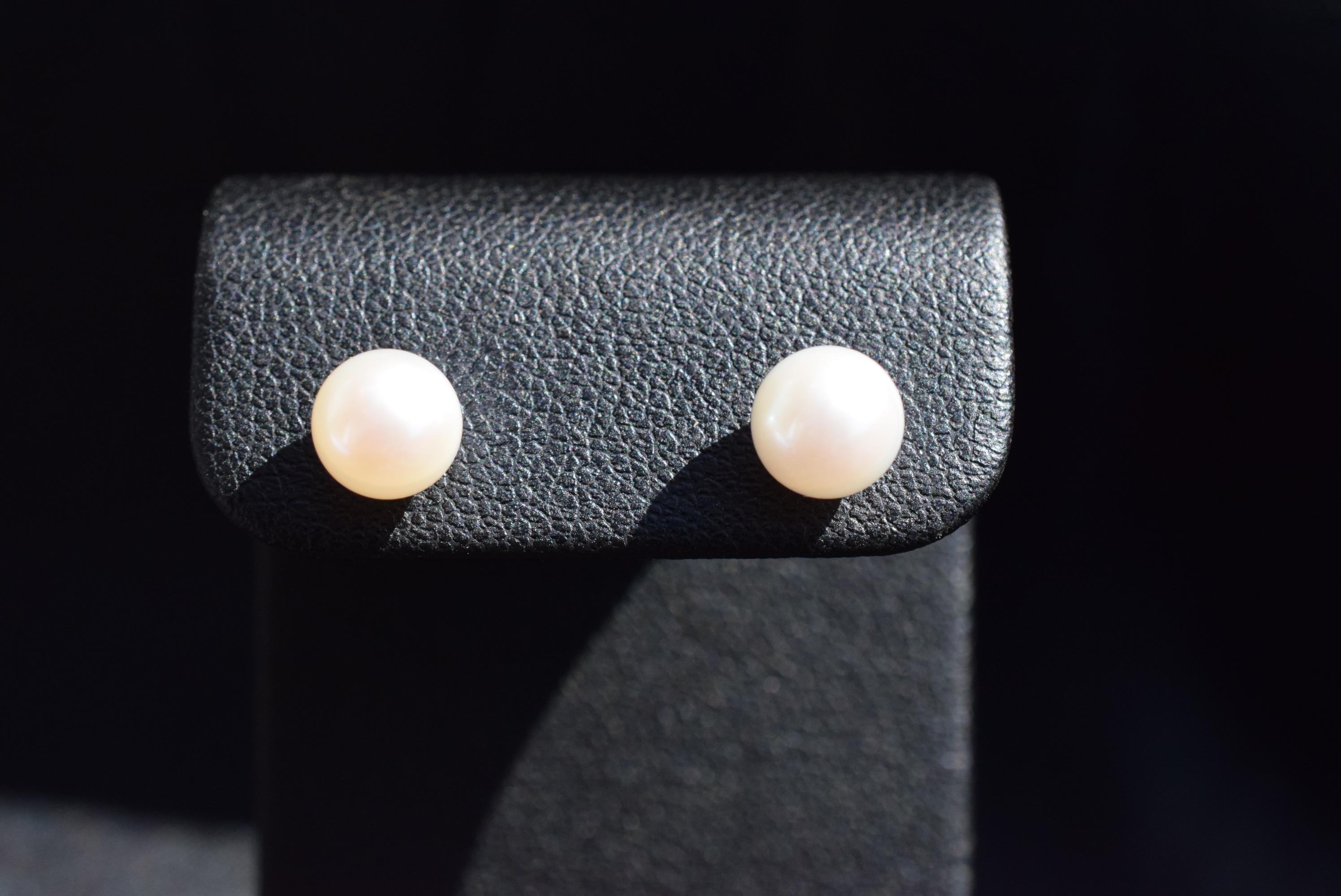 【K10】アコヤ真珠のピアス　(ナチュラル)
