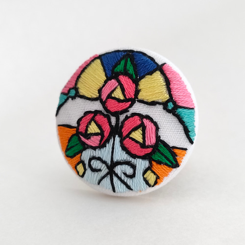 ピンクのバラのステンドグラス風刺繍ブローチ ブローチ かな