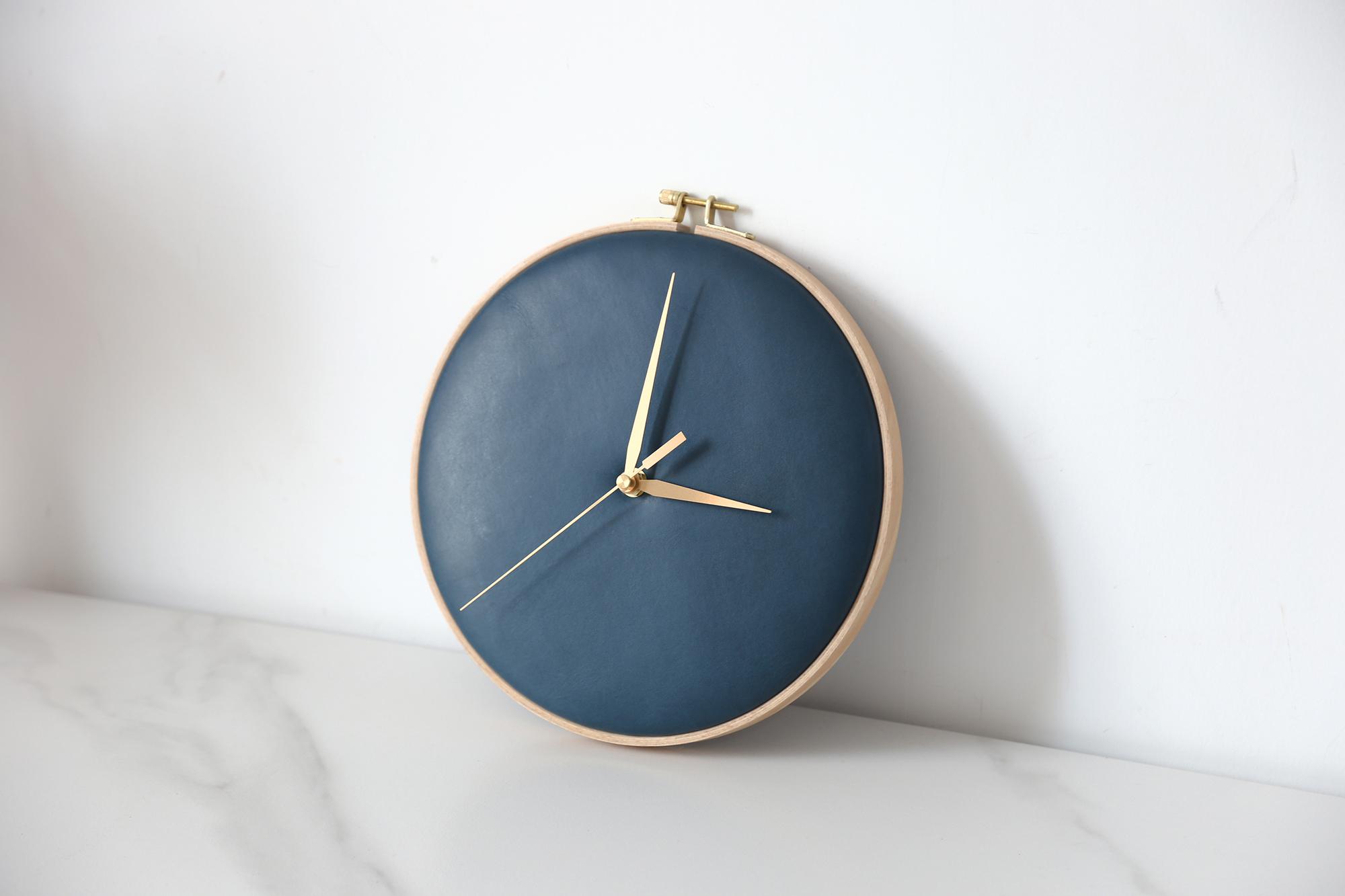 【切線派】シンプル 革壁掛け時計　プレゼントラッピング