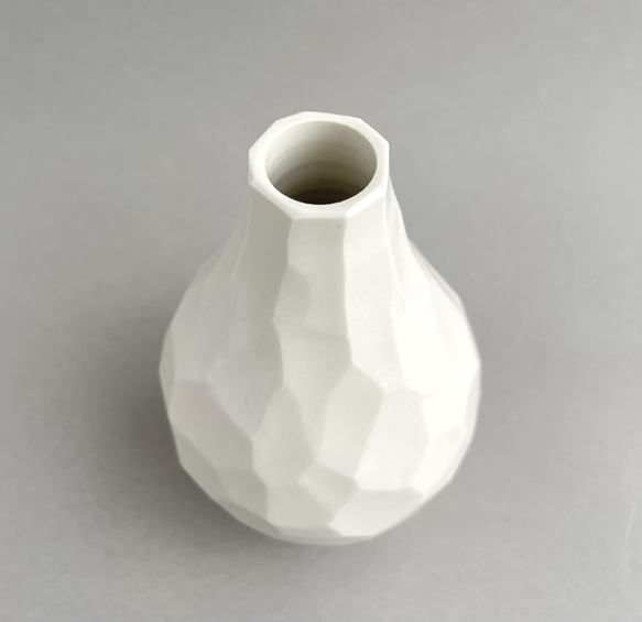 花器 (小） 花瓶 (白）Vase (white) 陶磁器製　 4枚目の画像