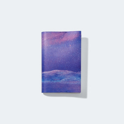 [預售]描繪夜空和融雪山脈的書籍封面 第2張的照片