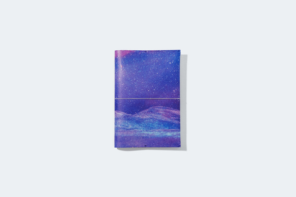 [預售] 描繪夜空和融雪山脈的筆記本封面 第2張的照片