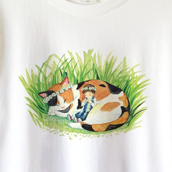 【送料無料】 ミケ猫と花冠の白Tシャツ～子供から大人までみんなで使える13サイズ～ 2枚目の画像