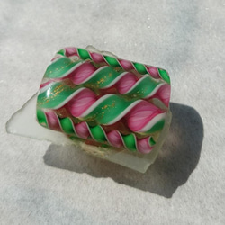 苺畑の 帯留め  和モダン リボン ガラス とんぼ玉 和小物 シーグラス 3枚目の画像