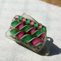 苺畑の 帯留め  和モダン リボン ガラス とんぼ玉 和小物 シーグラス 1枚目の画像