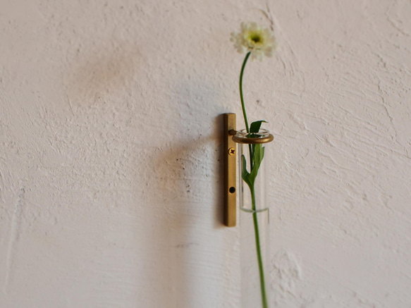 試験管一輪挿し壁付真鍮150 2枚目の画像