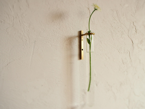 試験管一輪挿し壁付真鍮150 1枚目の画像