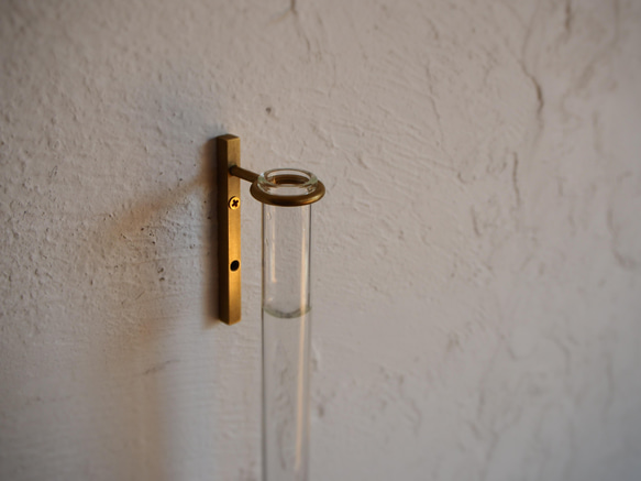 試験管一輪挿し壁付真鍮150 4枚目の画像